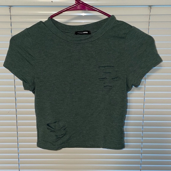 Fashion Nova Tops - Fashion Nova Crop Top🕶